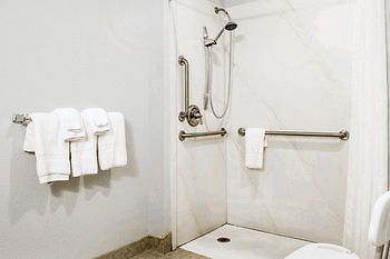 Econo Lodge Норуок Екстериор снимка