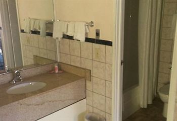 Econo Lodge Норуок Екстериор снимка