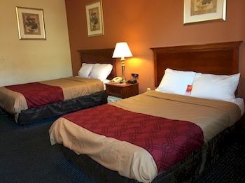 Econo Lodge Норуок Екстериор снимка