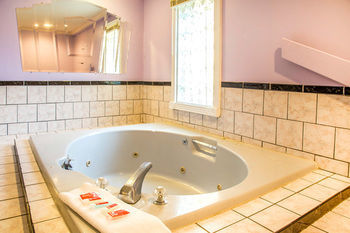 Econo Lodge Норуок Екстериор снимка