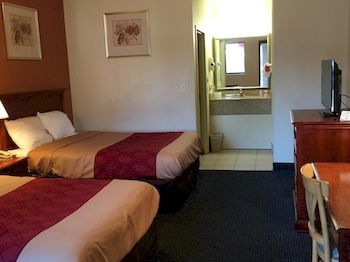 Econo Lodge Норуок Екстериор снимка
