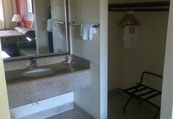 Econo Lodge Норуок Екстериор снимка