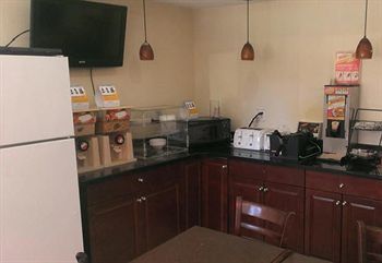 Econo Lodge Норуок Екстериор снимка